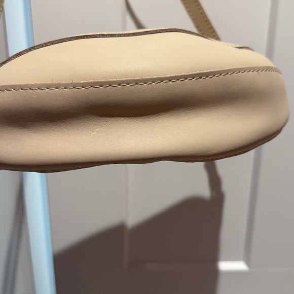 Portland Leather, Koala Sling Bag, Medium, Bon - Picture 4 of 8